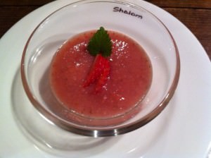 バニラプリンつぶつぶストロベリーのせ