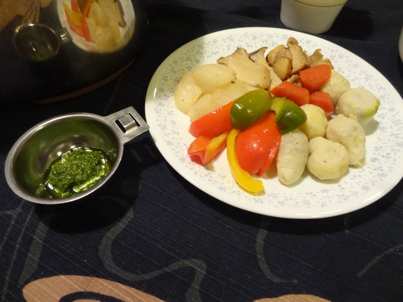 蒸し野菜とパクチーソース